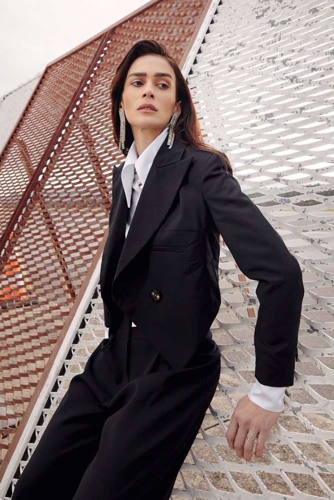 Model iz kolekcije JOAN x Miroslava 3